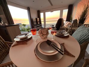 Dining - Wadden dream cottage - 1st row to the sea - 180 degree view (Westerland)