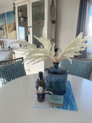 Dining - Wadden dream cottage - 1st row to the sea - 180 degree view (Westerland)