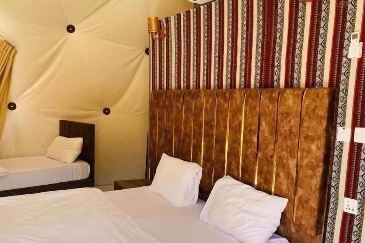 Martian room | Egyptian cotton sheets, premium bedding, memory foam beds, in-room safe