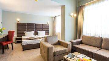 1 habitación, minibar y caja de seguridad en la habitación