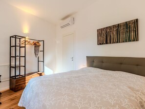 1 bedroom, travel crib, free WiFi