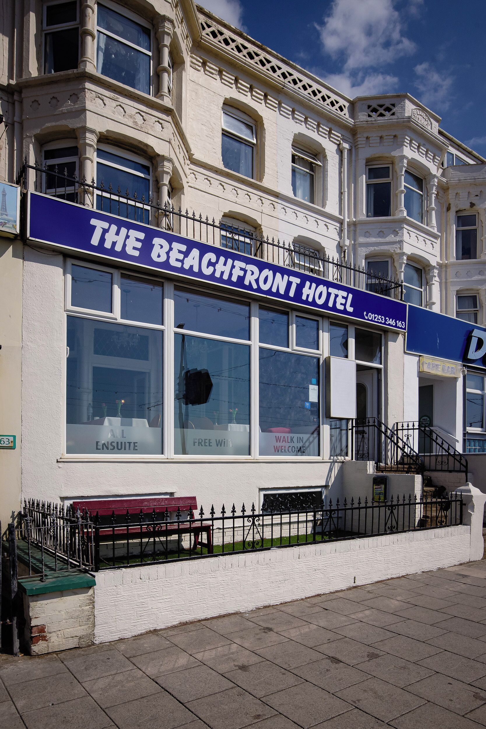 Façana frontal de l'allotjament