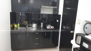 Private kitchen - Avana Hills Boracay Prime Mabuhay Suite 2 (Malay)