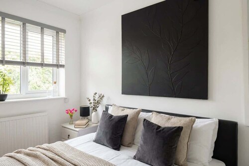 Fabulous 2BED Home w Garden & Parking | Taunton