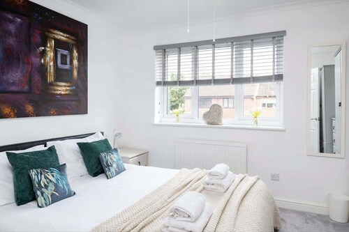 Fabulous 2BED Home w Garden & Parking | Taunton