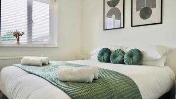 2 bedrooms, desk, iron/ironing board, WiFi