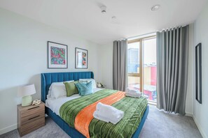 2 室のベッドルーム、デスク、アイロン / アイロン台、WiFi