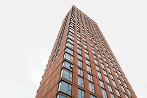 Unclassified image, 5 of 31, button