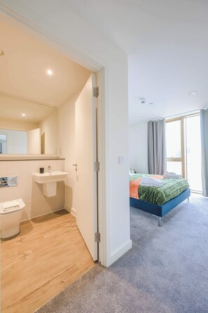 Shower, hair dryer, towels, shampoo