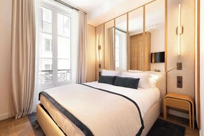 1 habitación, tabla de planchar con plancha, cuna de viaje y wifi 
