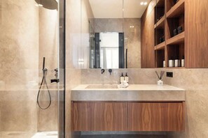 Shower, hair dryer - ONIRI - Serviced 2-BR/2BA - Louvre Richelieu II (Paris)