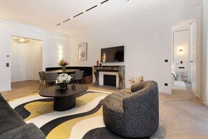 Interior - ONIRI - Serviced 2-BR/2BA - Louvre Richelieu II (Paris)