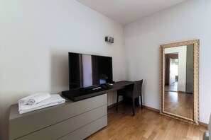 Luksusleilighet, byutsikt | Dundyner, strykejern/-brett, wi-fi (inkludert) og sengetøy