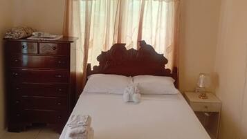 2 bedrooms, iron/ironing board, free WiFi, bed sheets