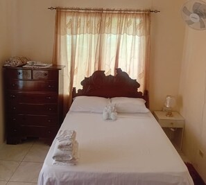 2 bedrooms, iron/ironing board, free WiFi, bed sheets - 2 Bed Retreat Overlooking the River in Linstead. St.Catherine (Linstead)