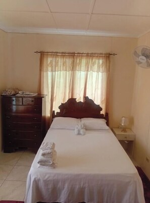 2 habitaciones, tabla de planchar con plancha y wifi gratis 