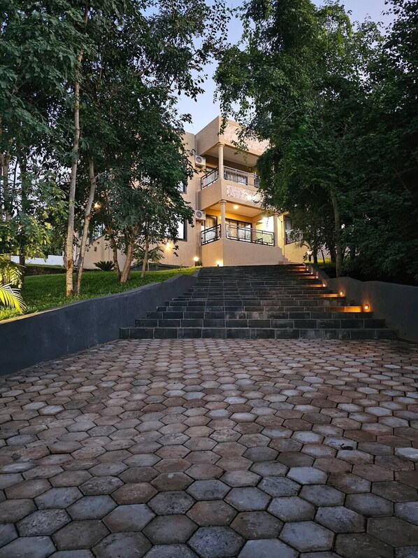 Exterior - The KWASU Apartments. Relaxing Garden Mountain Views KA-4 (Chipata)