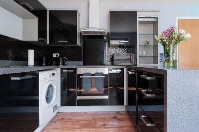 The Cozy Atmosphere Lodge  located just 3.5 miles away from the city center