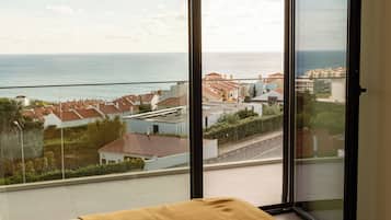 Quarto casal ou duplo superior, vista para o oceano | Cofres nos quartos, cortinas blackout, Wi-Fi de cortesia