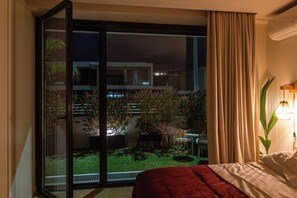 Quarto casal ou duplo | Cofres nos quartos, cortinas blackout, Wi-Fi de cortesia