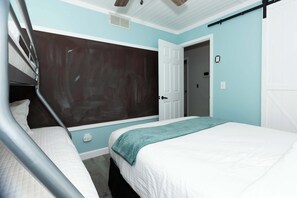3 bedrooms, travel cot, WiFi, bed sheets