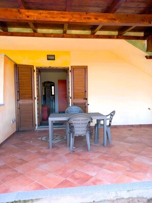 屋外ダイニングエリア