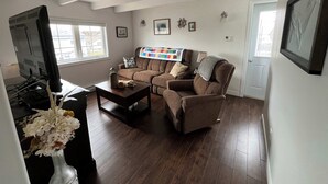 TV - Salty B'y Cottage (Twillingate)