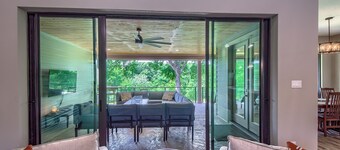 Luxurious Guadalupe Riverfront! 5 kayaks, firepit! Pet Friendly.