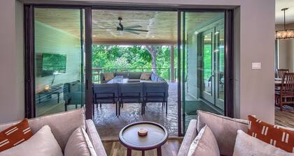 Luxurious Guadalupe Riverfront! 5 kayaks, firepit! Pet Friendly.