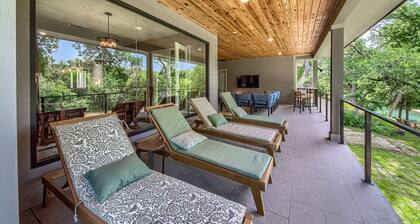 Luxurious Guadalupe Riverfront! 5 kayaks, firepit! Pet Friendly.