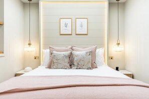 Rosemary Suite | Egyptian cotton sheets, premium bedding, free minibar items