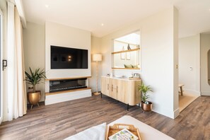Mint Suite | Living area | Smart TV, fireplace, Netflix, pay movies