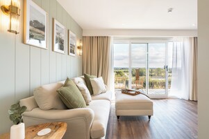 Mint Suite | Living area | Smart TV, fireplace, Netflix, pay movies