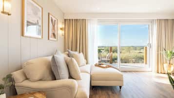 Lavender Suite | Living area | Smart TV, fireplace, Netflix, pay movies