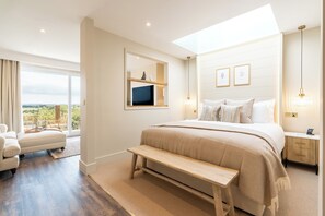 Egyptian cotton sheets, premium bedding, free minibar items - Elements Suites (Middlezoy)