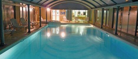 屋内プール、温水プール