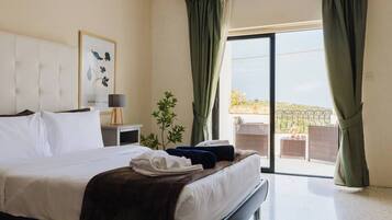 3 bedrooms, desk, iron/ironing board, travel cot