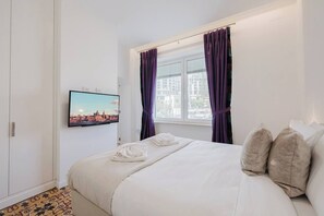 2 bedrooms, iron/ironing board, travel cot, free WiFi