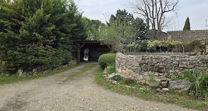 Lou Vaqui - small house with garden