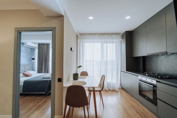 1 bedroom, iron/ironing board, travel crib, free WiFi - Center of Rîșcani • Stylish 1BR, Great Spot (Chișinău)