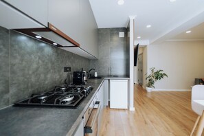 Fridge, microwave, oven, stovetop - Center of Rîșcani • Stylish 1BR, Great Spot (Chișinău)