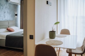 1 bedroom, iron/ironing board, travel crib, free WiFi - Center of Rîșcani • Stylish 1BR, Great Spot (Chișinău)