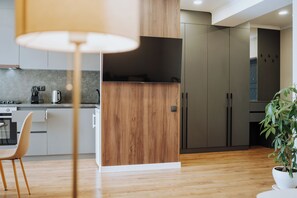 Fridge, microwave, oven, stovetop - Center of Rîșcani • Stylish 1BR, Great Spot (Chișinău)