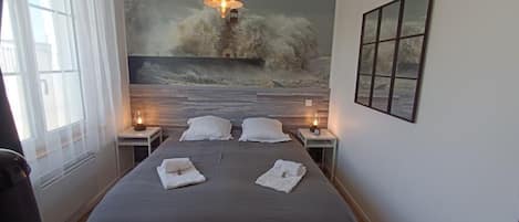 1 bedroom, desk, Internet, bed sheets