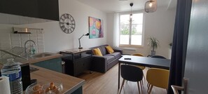 TV, offices - Superb T1 of 28 M2 (CAEN)