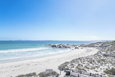 Charming Langebaan Holiday Home With Panoramic Views