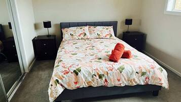 4 bedrooms, iron/ironing board, WiFi, bed sheets