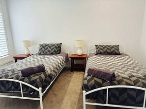 4 bedrooms, iron/ironing board, WiFi, bed sheets