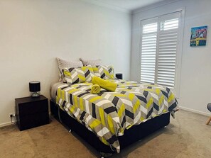 4 quartos, ferros/tábuas de passar roupa, Wi-Fi, roupa de cama