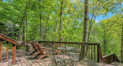 Calming Creekfront Cabin
